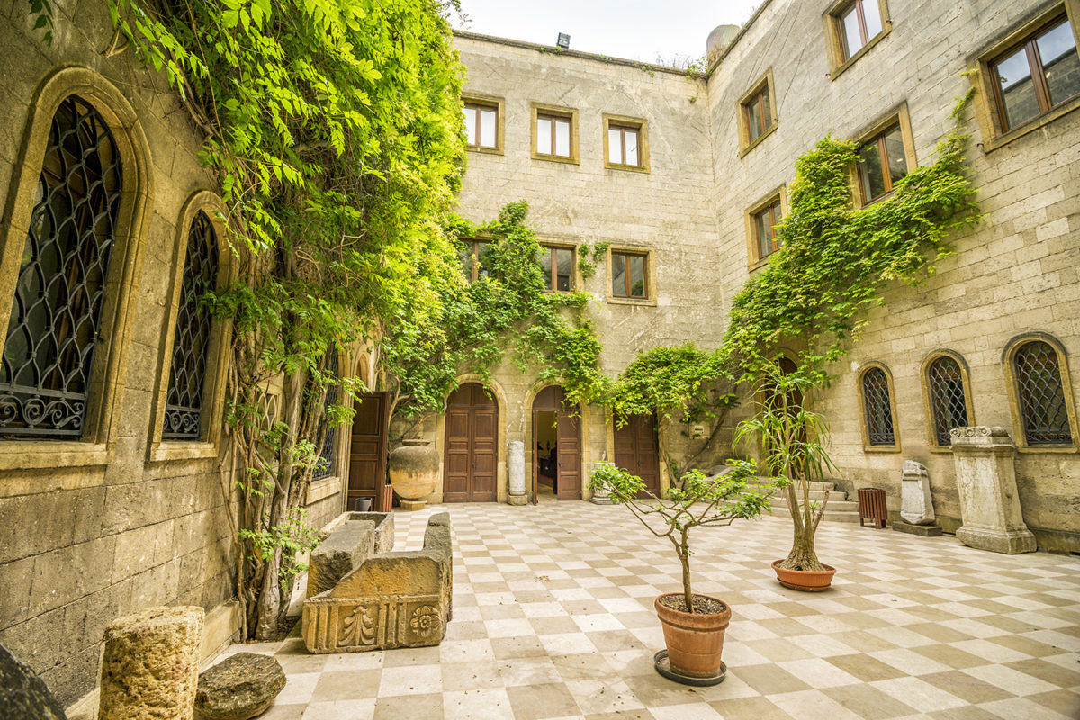 Il Museo Archeologico di Brindisi 11 Cortile Museo Archeologico Provinciale Brindisi 1200x800 1