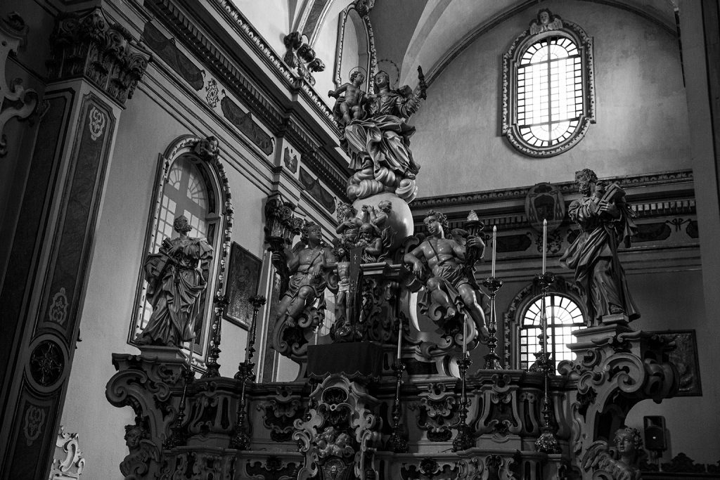 altare chiesa madre maglie
