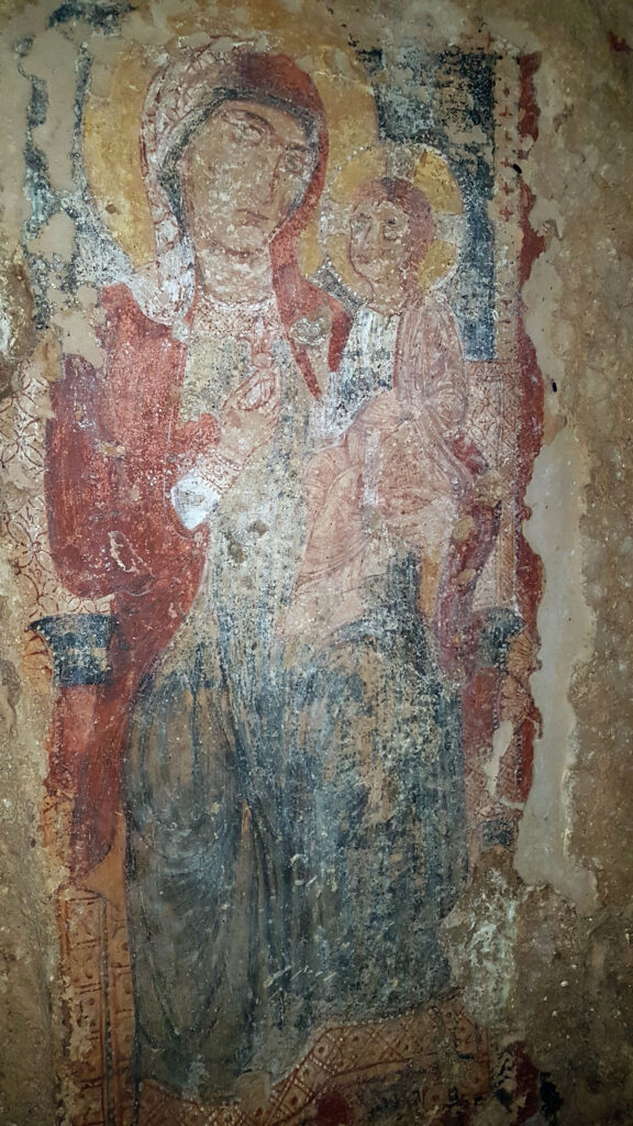 12 Madonna con Bambino e orecchino